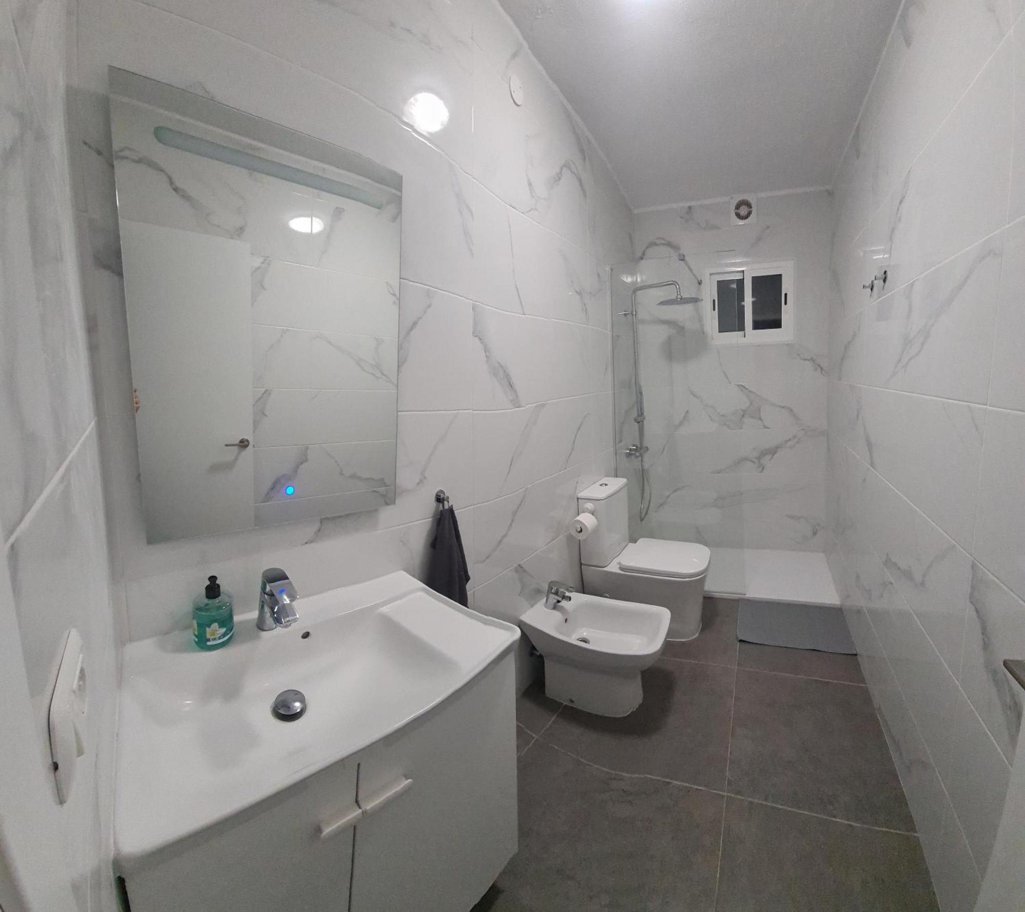 Eeb Private Room Habitacion Privada En Piso Compartido Σαν Κριστόμπαλ ντε Λα Λαγούνα Εξωτερικό φωτογραφία